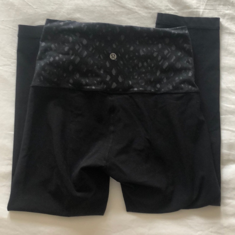 black lululemon 5/6 length leggings